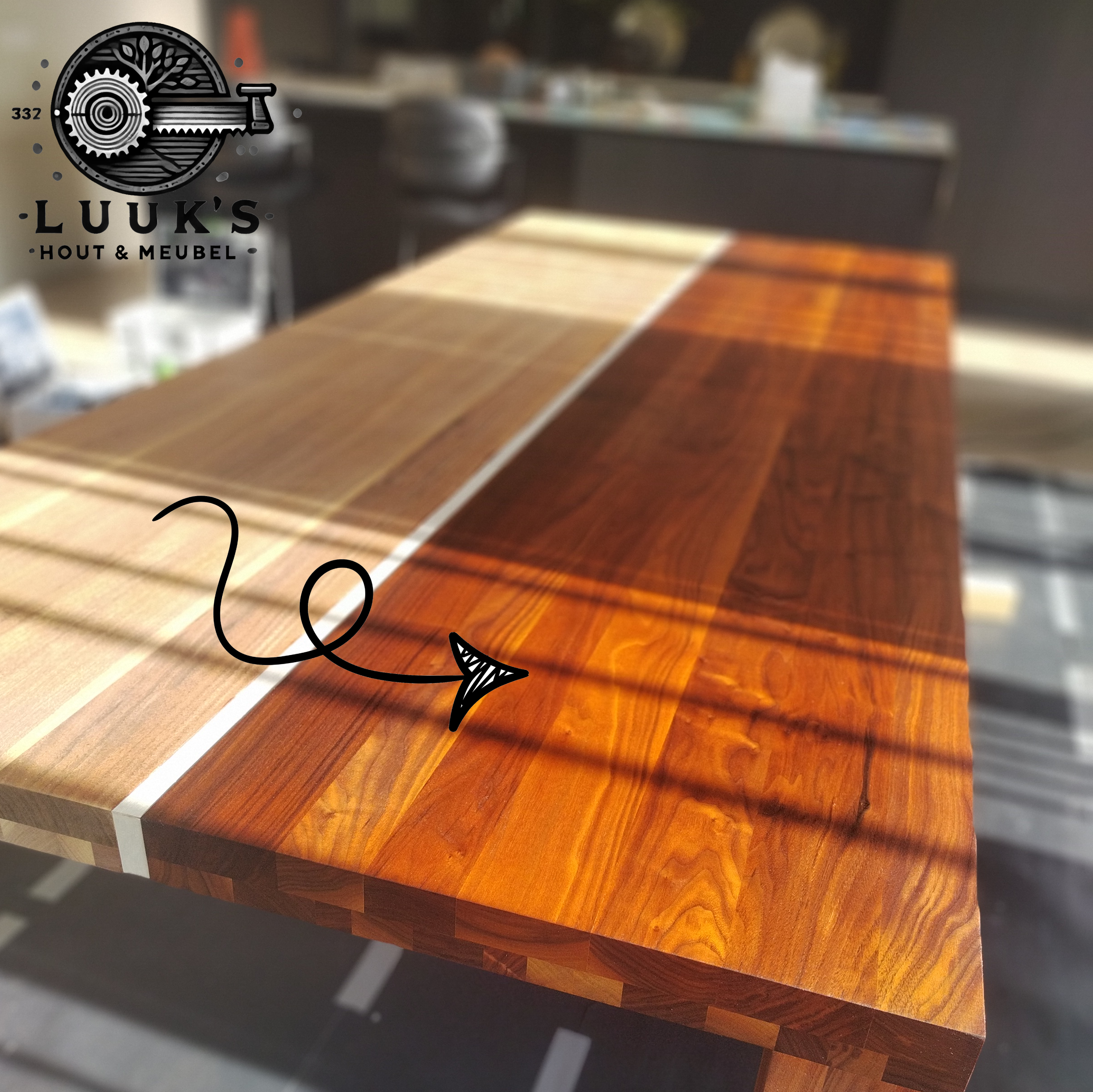 Notenhouten eettafel opnieuw afgewerkt met reactieve olie door meubelmaker in Amersfoort